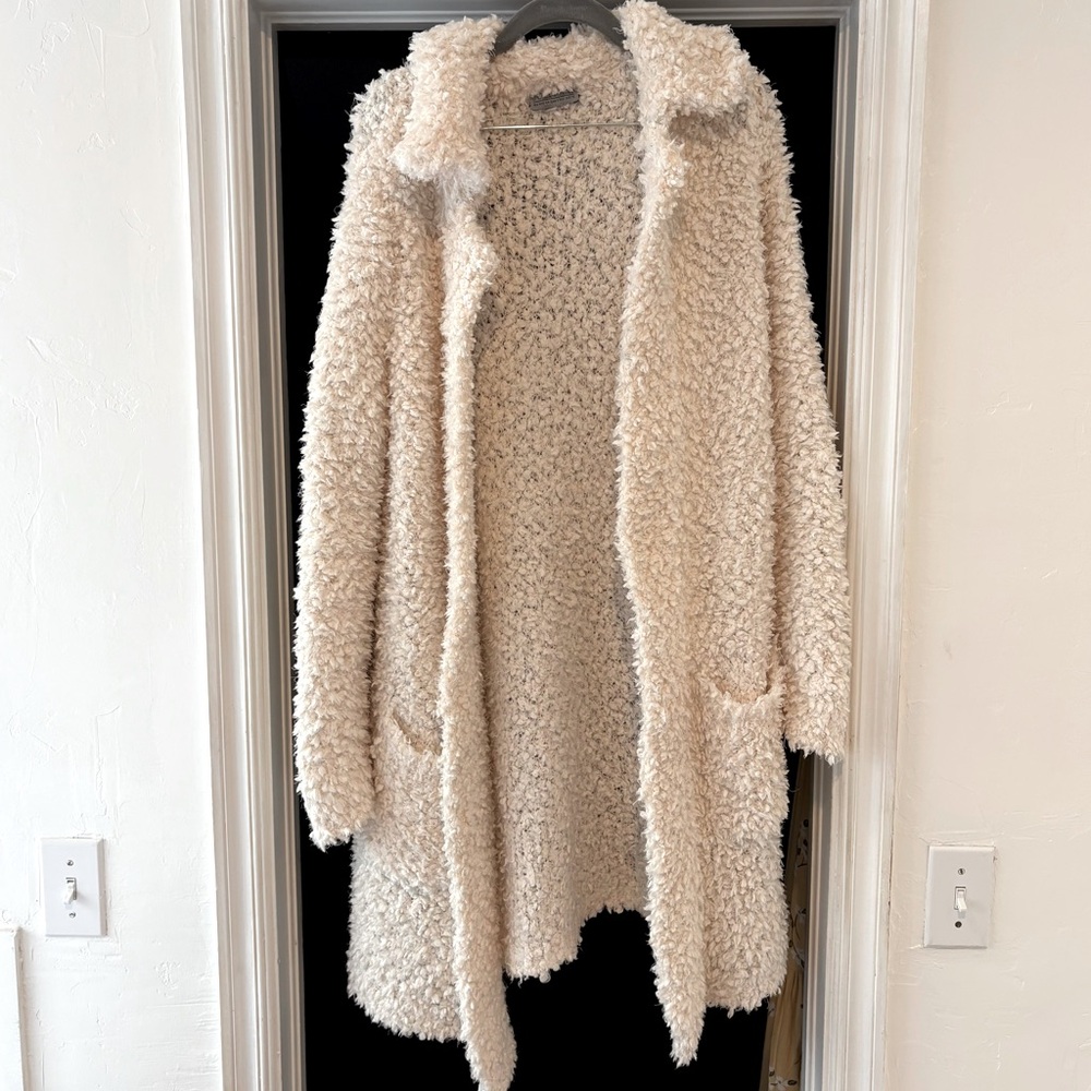 Long Cozy Fuzzy Cardigan w/ Pockets. White/Cream